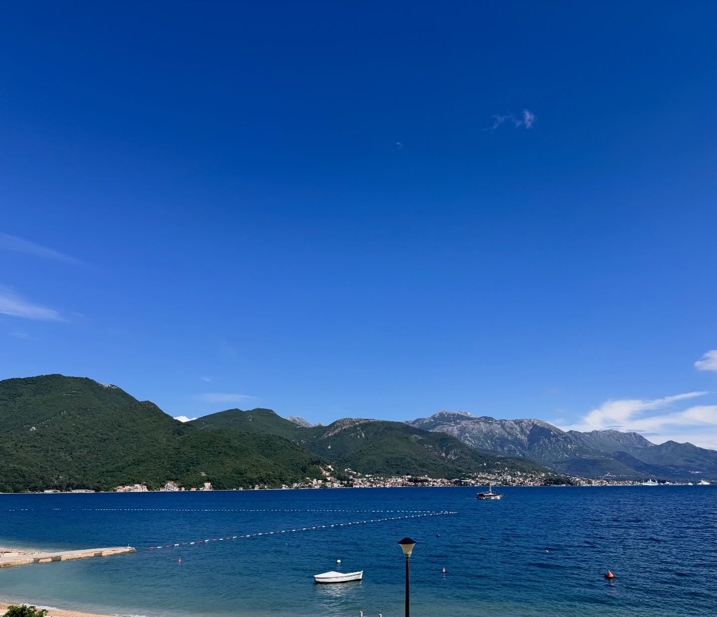 🔜☀️Nova sezona - novi trenuci za pamćenje
✨Radujemo se ponovnom druženju uz more i  sunce. ☀️
✨Hvala što nam se ponovo vraćate da zajedno stvaramo letnje uspomene 🏖️🌊 #odmornamoru #lubardaapartmani#summer2026#montenegro#bijela