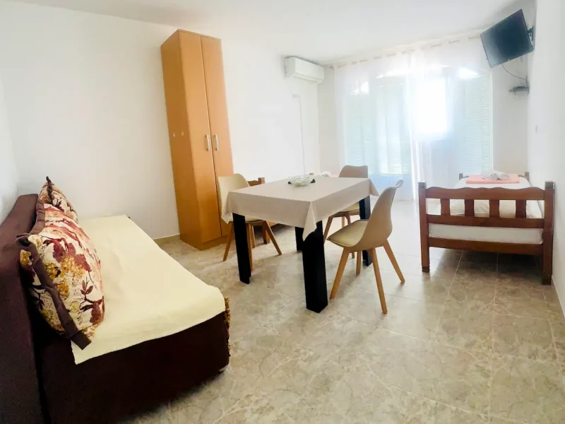 apartman 6 - dnevni boravak sa lezajevima